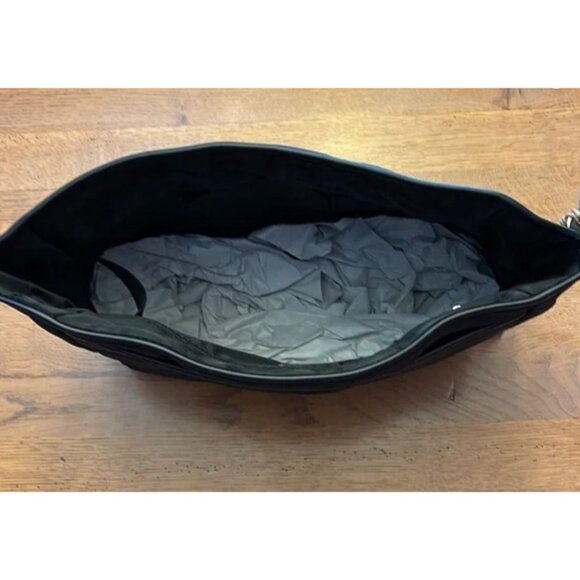 A new Day Black Nylon Travel Pouch Organizer With Zipper & Multiple Compartments - Picture 13 of 16